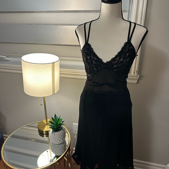 Lace and velvet accent dress - Picture 1 of 5